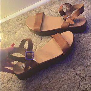 steve madden platform sandals